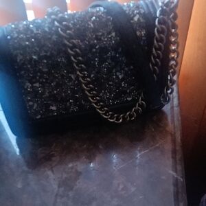 Elegant Black Glitter Shoulder Bag with Chain Detail For Fashion